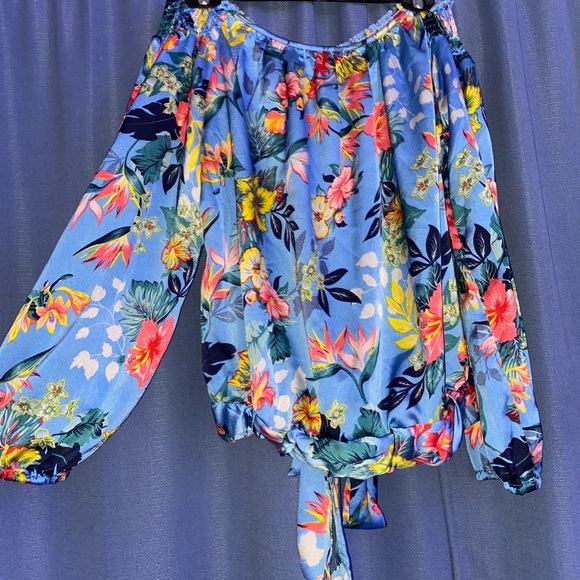 Off the shoulder long sleeve shirt - Picture 7 of 8